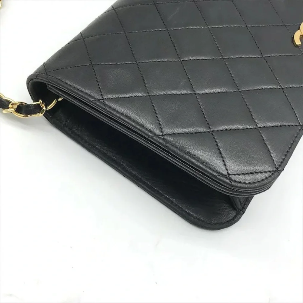 Authentic CHANEL classic single flap lambskin quilted shoulder bag
